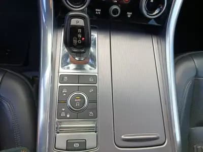 Vendo Land Rover Range Rover Sport 2018 - 39900 EUR, 180000 km - AUTO.MOTO.pt