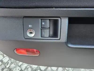 Vendo Volkswagen New Beetle Cabriolet 2010 - 9950 EUR, 117000 km - AUTO.MOTO.pt