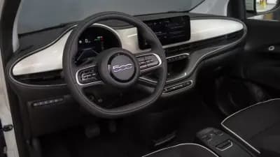 Vendo Fiat 500e C 2024 - 19900 EUR, 15000 km - AUTO.MOTO.pt