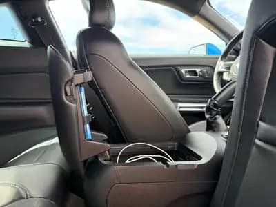 Vendo Ford Mustang 2015 - 34400 EUR, 96000 km - AUTO.MOTO.pt