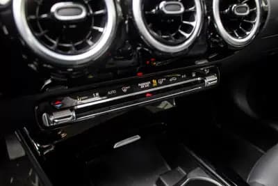 Vendo Mercedes-Benz A 250 2024 - 34990 EUR, 16557 km - AUTO.MOTO.pt