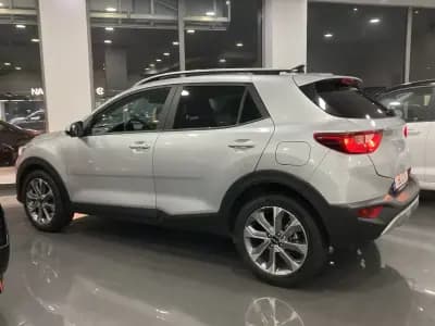 Vendo Kia Stonic 2024 - 19950 EUR, 21450 km - AUTO.MOTO.pt