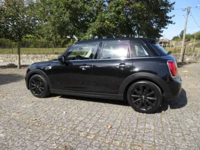 Sell MINI 2021 - 18990 EUR, 97000 km - AUTO.MOTO.pt
