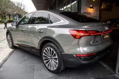 Vendo Audi Q8 e-Tron Sportback 2023 - 52900 EUR, 34353 km - AUTO.MOTO.pt