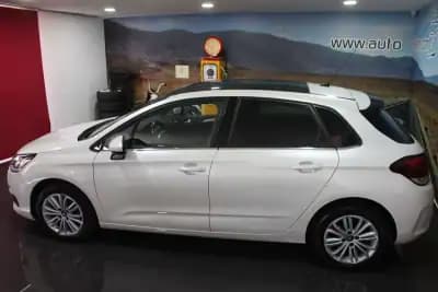Sell Citroën C4 2017 - 12990 EUR, 132000 km - AUTO.MOTO.pt