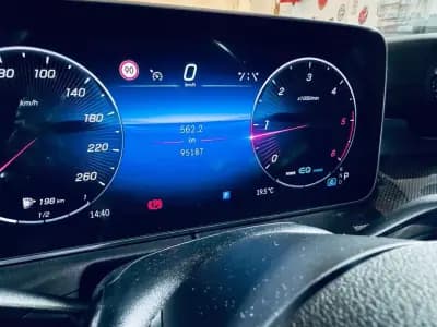 Vendo Mercedes-Benz C 300 2022 - 40990 EUR, 95187 km - AUTO.MOTO.pt