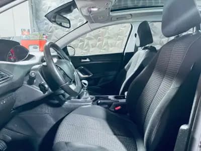 Vendo Peugeot 308 2019 - 12990 EUR, 119631 km - AUTO.MOTO.pt