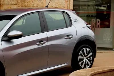 Sell Peugeot e-208 2020 - 15750 EUR, 56000 km - AUTO.MOTO.pt