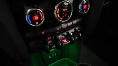 Vendo MINI Cooper 2014 - 11990 EUR, 116384 km - AUTO.MOTO.pt