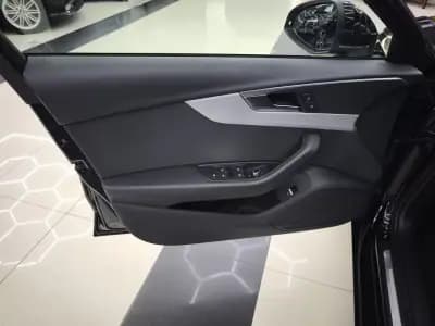 Vendo Audi A4 Avant 2020 - 26950 EUR, 165057 km - AUTO.MOTO.pt