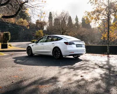 Vendo Tesla Model 3 2022 - 32990 EUR, 121900 km - AUTO.MOTO.pt