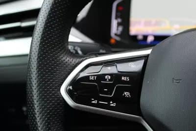 Vendo Volkswagen Arteon 2021 - 25990 EUR, 155000 km - AUTO.MOTO.pt