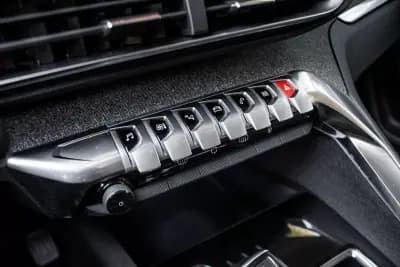 Vendo Peugeot 3008 2018 - 18490 EUR, 127901 km - AUTO.MOTO.pt