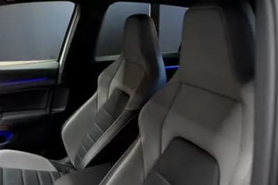 Vendo Volkswagen Golf 2021 - 34970 EUR, 88000 km - AUTO.MOTO.pt