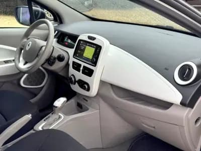 Vendo Renault Zoe 2018 - 10780 EUR, 52260 km - AUTO.MOTO.pt