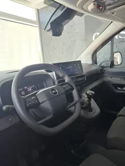 Vendo Opel Combo 2024 - 21900 EUR, 11972 km - AUTO.MOTO.pt