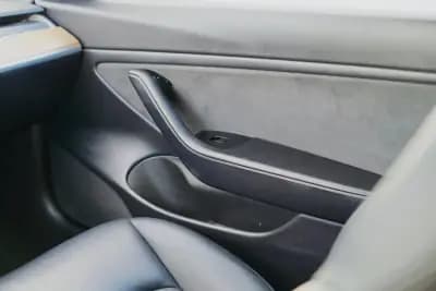 Vendo Tesla Model 3 2020 - 24500 EUR, 118368 km - AUTO.MOTO.pt