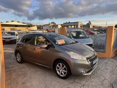 Sell Peugeot 208 2012 - 6950 EUR, 140981 km - AUTO.MOTO.pt