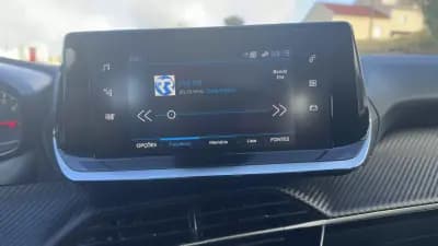 Vendo Peugeot 2008 2023 - 17900 EUR, 65000 km - AUTO.MOTO.pt