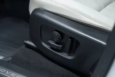 Sell Land Rover Range Rover Velar 2021 - 54950 EUR, 46000 km - AUTO.MOTO.pt