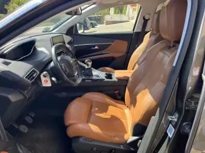 Vendo Peugeot 3008 2018 - 19900 EUR, 138000 km - AUTO.MOTO.pt