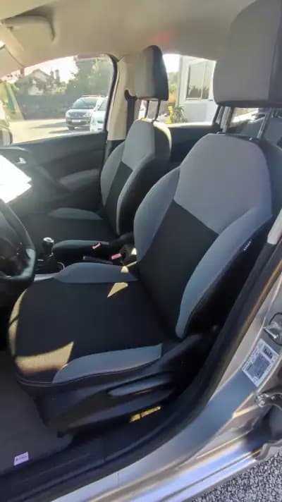 Vendo Citroën C3 2013 - 6897 EUR, 127989 km - AUTO.MOTO.pt