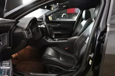 Vendo Jaguar XF 2016 - 25900 EUR, 63375 km - AUTO.MOTO.pt