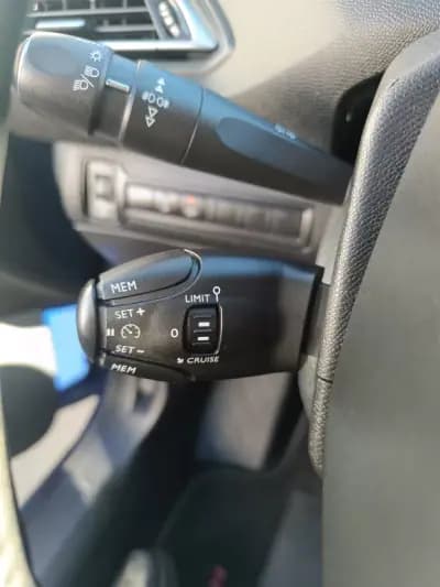 Sell Peugeot 308 2018 - 12900 EUR, 219000 km - AUTO.MOTO.pt