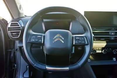 Vendo Citroën C4 2023 - 20900 EUR, 17652 km - AUTO.MOTO.pt