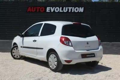 Vendo Renault Clio 2009 - 4300 EUR, 219000 km - AUTO.MOTO.pt