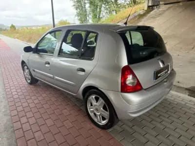 Vendo Renault Clio 2005 - 3990 EUR, 149000 km - AUTO.MOTO.pt