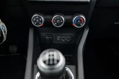 Sell Renault Clio 2020 - 11900 EUR, 165000 km - AUTO.MOTO.pt