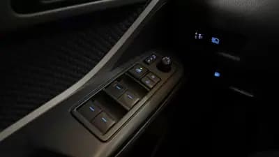 Vendo Toyota C-HR 2022 - 23990 EUR, 137566 km - AUTO.MOTO.pt