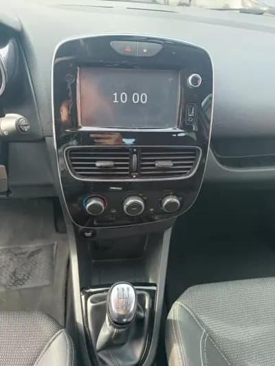 Sell Renault Clio 2017 - 10900 EUR, 135702 km - AUTO.MOTO.pt