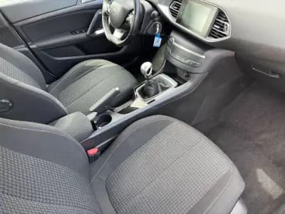 Vendo Peugeot 308 SW 2017 - 10900 EUR, 176200 km - AUTO.MOTO.pt