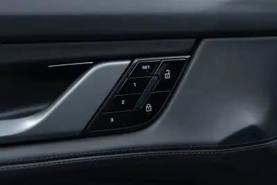 Sell Porsche Taycan 2020 - 76950 EUR, 45000 km - AUTO.MOTO.pt