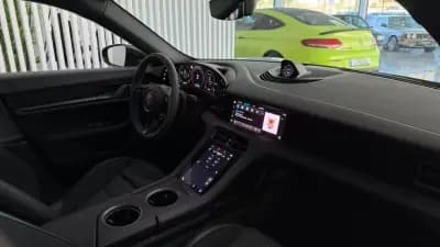 Vendo Porsche Taycan 2024 - 82000 EUR, 38405 km - AUTO.MOTO.pt