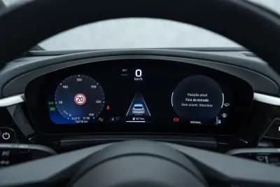 Sell Porsche Macan 2024 - 87950 EUR, 16000 km - AUTO.MOTO.pt