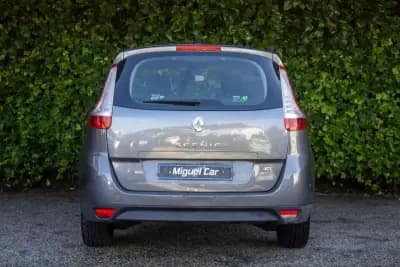 Vendo Renault Scénic 2012 - 8900 EUR, 254000 km - AUTO.MOTO.pt
