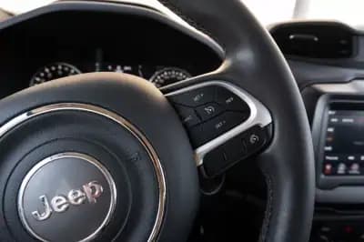 Vendo Jeep Renegade 2020 - 27500 EUR, 24000 km - AUTO.MOTO.pt