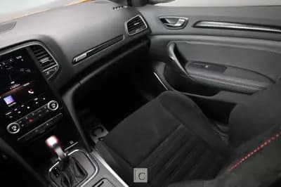 Vendo Renault Mégane 2023 - 75000 EUR, 4000 km - AUTO.MOTO.pt