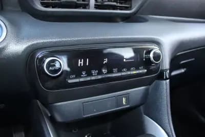 Sell Toyota Yaris 2021 - 19250 EUR, 100929 km - AUTO.MOTO.pt