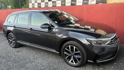 Vendo Volkswagen Passat Variant 2020 - 18500 EUR, 175000 km - AUTO.MOTO.pt