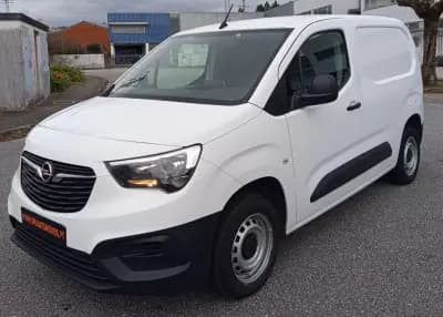 Vendo Opel Combo 2022 - 11990 EUR, 140600 km - AUTO.MOTO.pt