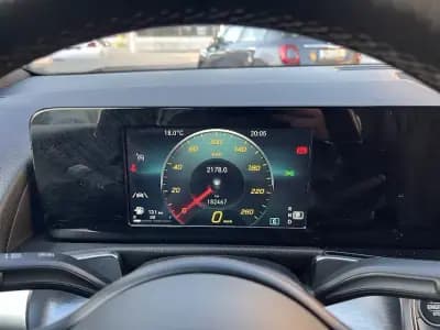 Sell Mercedes-Benz GLB 200 2021 - 28450 EUR, 180000 km - AUTO.MOTO.pt