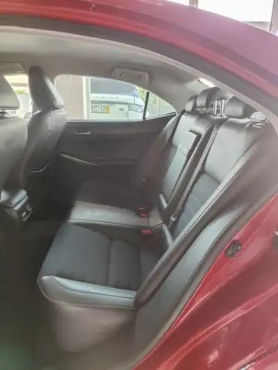 Vendo Lexus IS 300H 2017 - 25900 EUR, 68000 km - AUTO.MOTO.pt