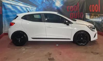 Vendo Renault Clio 2022 - 17899 EUR, 38000 km - AUTO.MOTO.pt
