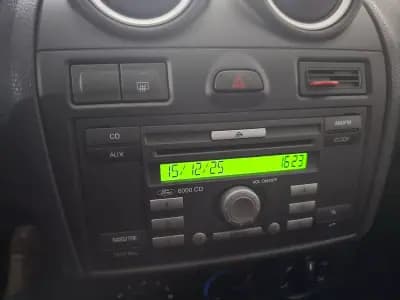 Vendo Ford Fiesta 2006 - 4500 EUR, 91140 km - AUTO.MOTO.pt