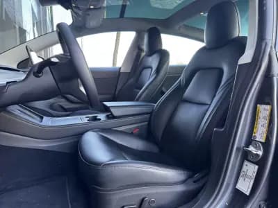 Vendo Tesla Model 3 2022 - 29990 EUR, 125900 km - AUTO.MOTO.pt