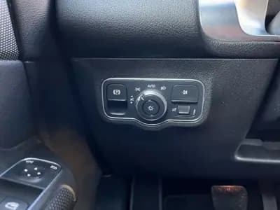 Sell Mercedes-Benz GLB 200 2021 - 28450 EUR, 180000 km - AUTO.MOTO.pt